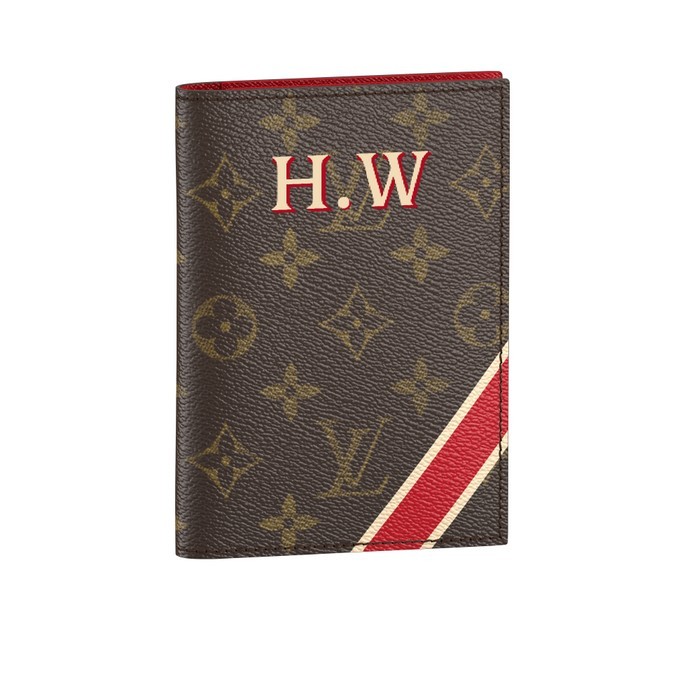 Tempat paspor dengan monogram Louis Vuitton.